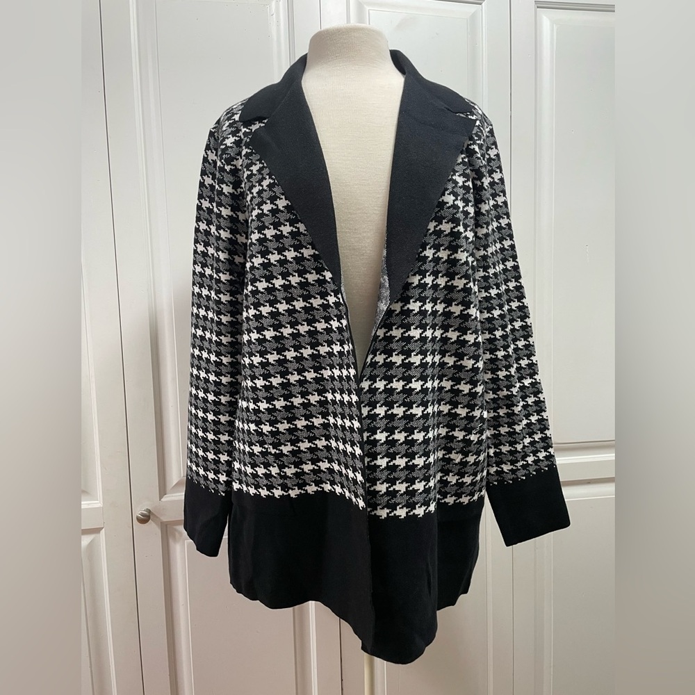 Sioni Houndstooth Cardigan Sweater